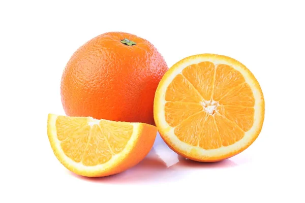 Pomarańcze odizolowane na białym — Zdjęcie stockowe