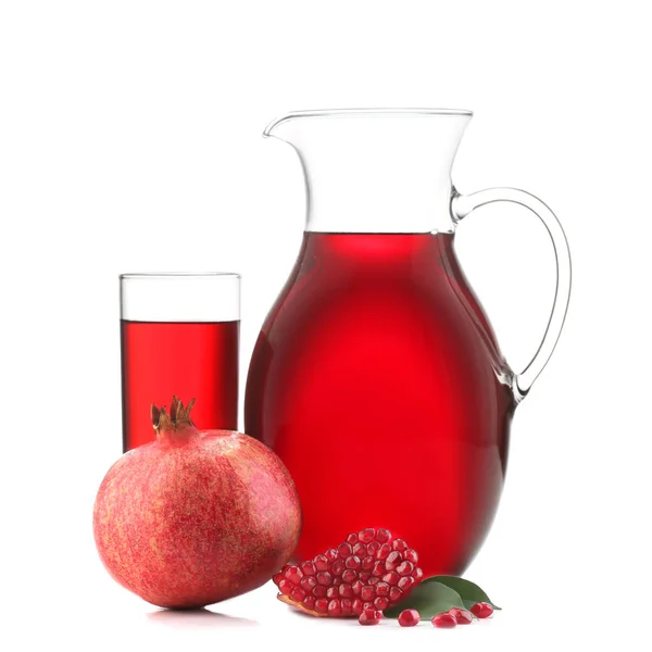 Glass and jug of pomegranate juice with fruit isolated on white — Stock Photo, Image