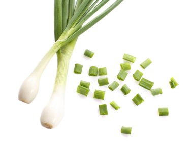 taze soğan üzerinde beyaz izole