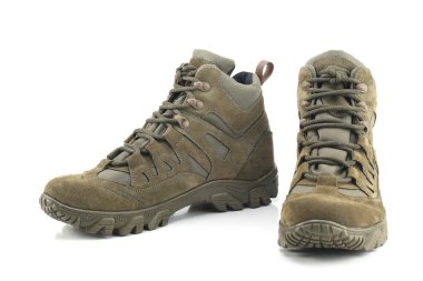 Yürüyüş botları beyazlar üzerinde izole