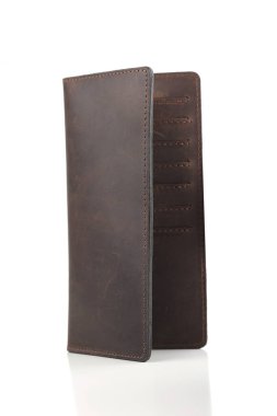 Beyaz arka planda izole kahverengi deri cüzdan