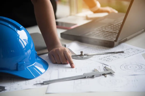 Woman mechanical engineer working on engineer workplace. — Stock Photo, Image