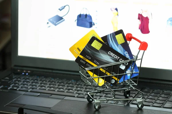 Online Vásárlási Koncepció Hitelkártya Bevásárlókocsiban Jogdíjmentes Stock Képek