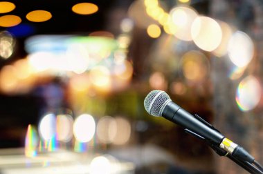 Konser salonundaki mikrofonu kapat.