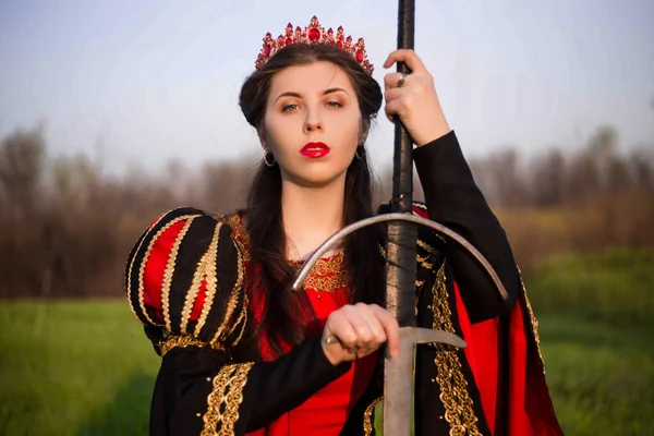 Beautiful Young Woman Black Red Medieval Dress Crown Her Head — Stock Photo, Image