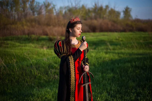 Beautiful Young Woman Black Red Medieval Dress Crown Her Head — Stock Photo, Image