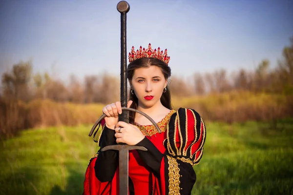 Beautiful Young Woman Black Red Medieval Dress Crown Her Head — Stock Photo, Image