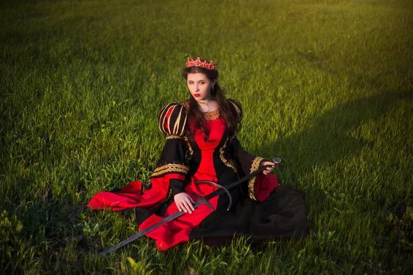 Attractive Young Woman Black Red Medieval Dress Crown Her Head — Stock Photo, Image