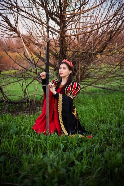 Attractive Girl Black Red Medieval Dress Crown Her Head Sword — Stock Photo, Image