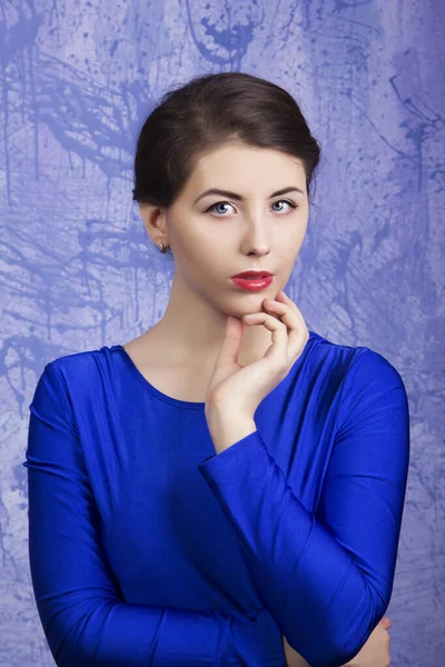 Mujer Hermosa Joven Moda Vestido Noche Azul Posando Estudio Sobre —  Fotos de Stock