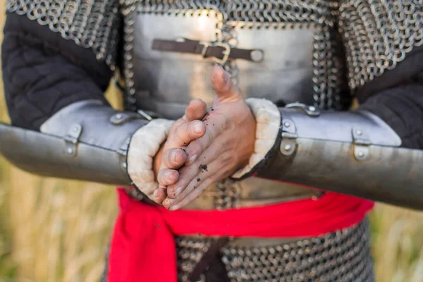 Hands Medieval Warrior Close Stained Earth Holds Earth His Hands — Stock Photo, Image
