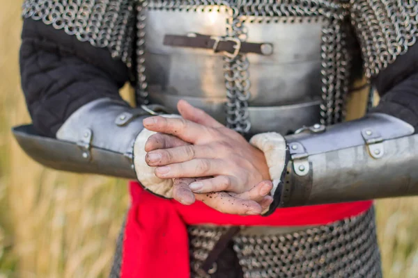 Hands Medieval Warrior Close Stained Earth Holds Earth His Hands — Stock Photo, Image