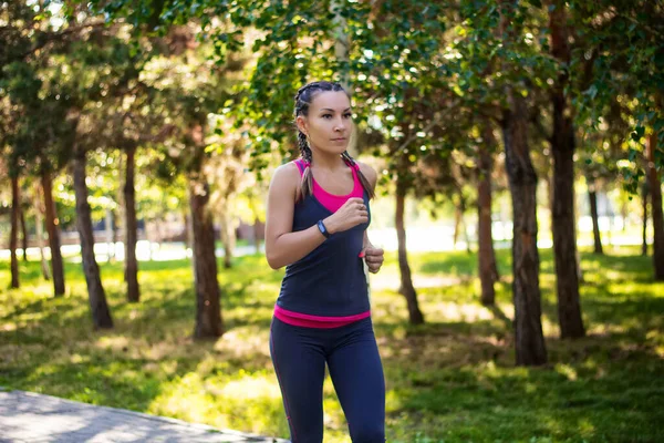 Sportieve Vrouw Doet Joggen Het Park — Stockfoto
