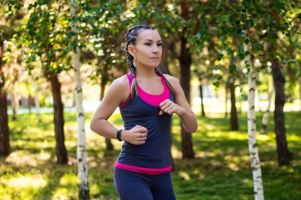 Sportieve Vrouw Doet Joggen Het Park — Stockfoto