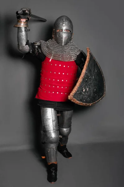 Medieval Knight Armor Shield Sword His Hands Stands Fighting Position — Stock Photo, Image