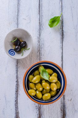 Zeytin bitki ve deniz ile ürün yelpazesine tuz