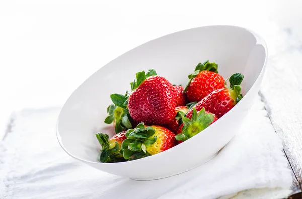 Fresh strawberries in bowl  on white — Stock Photo, Image