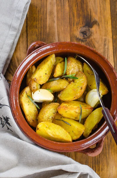 Rostad klyftpotatis — Stockfoto