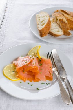 füme somon dilimleri