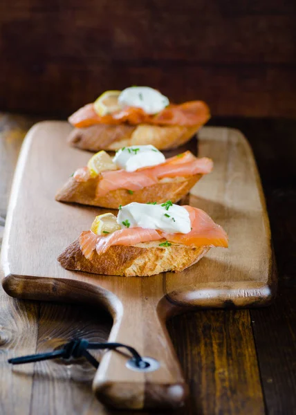 Smoked salmon on toasted bread — Stock Photo, Image