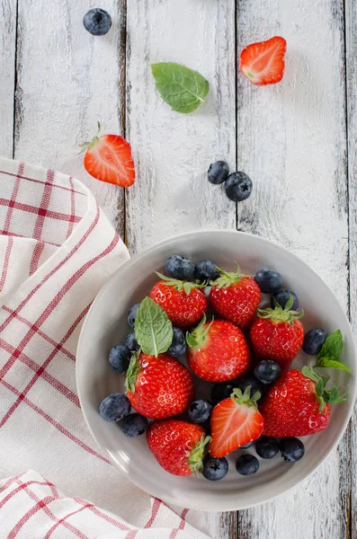 Fresh Ripe Strawberries Blueberries Bowl — Stock Photo, Image