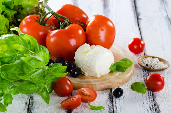 Fresh Tomatoes Mozzarella Basil Ingredients Salad — Stock Photo, Image