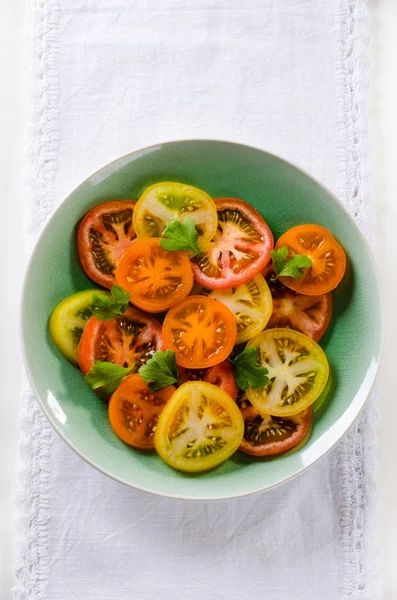 Colorful Heirloom Tomatoes Salad Plate — Stock Photo, Image
