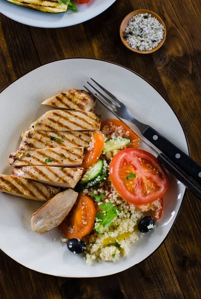 Poitrine Poulet Grillée Avec Salade Taboulé Légumes Grillés — Photo