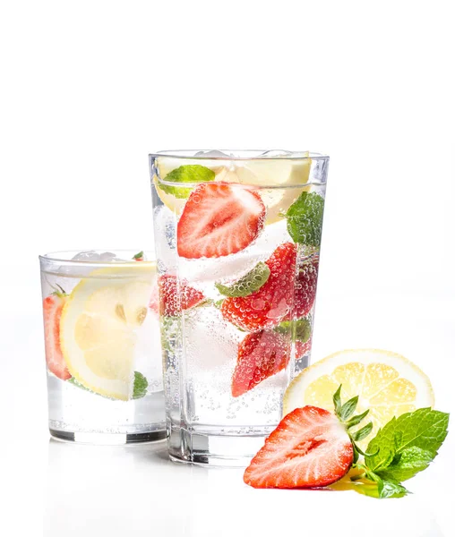 Glas Lemonad Med Citron Lime Och Mynta Vit Bakgrund Royaltyfria Stockfoton