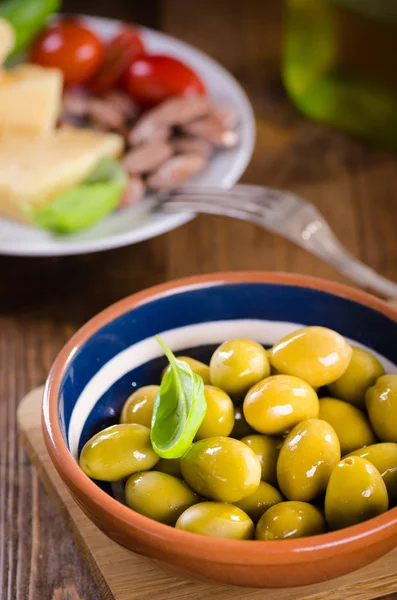 Green Olives Ceramic Bowl Wooden Background — Stock Photo, Image