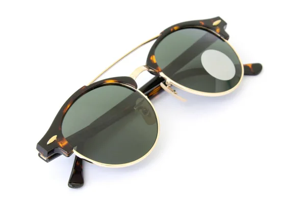 Moderna fashionabla solglasögon isolerad på vit bakgrund, Glas — Stockfoto