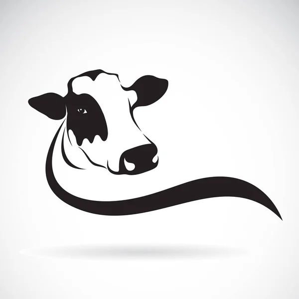Vettore di un disegno testa di mucca su sfondo bianco. Animali da fattoria. — Vettoriale Stock