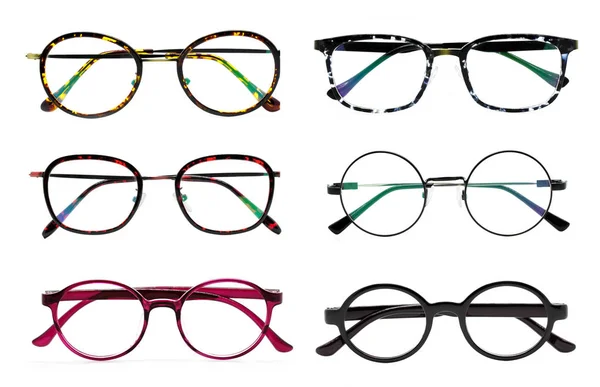 Gruppo di occhiali alla moda moderni isolati su sfondo bianco — Foto Stock