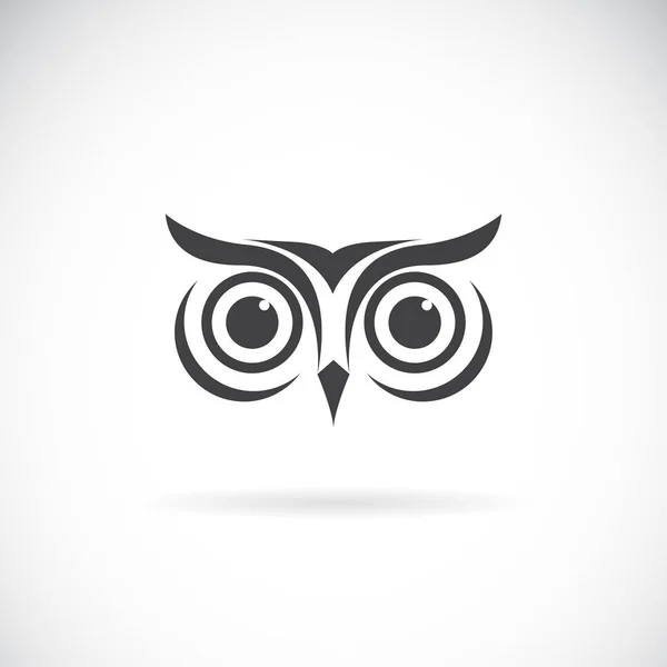 Beyaz zemin üzerinde bir baykuş yüz tasarım vektör. Kuş logosu. — Stok Vektör