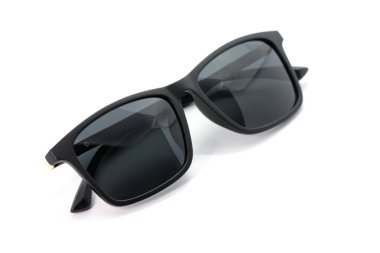 Beyaz arka planda izole edilmiş modern moda güneş gözlüğü görüntüsü, Gözlükler.