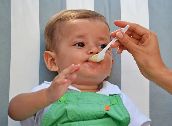 Boy eating puree — Stock Photo, Image