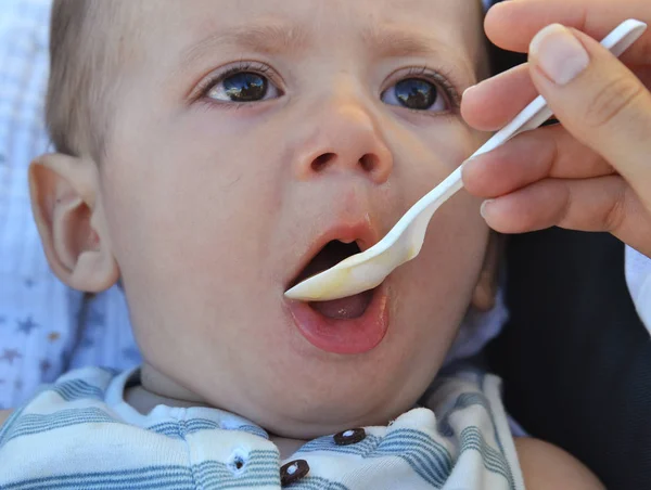 Boy eating puree — Stock Photo, Image