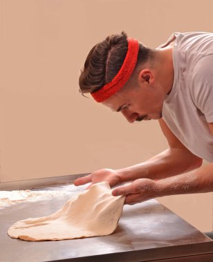 Pizza aşçı iş üzerinde.