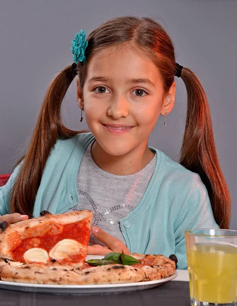 Girl holding pizza slice — Stock Photo, Image