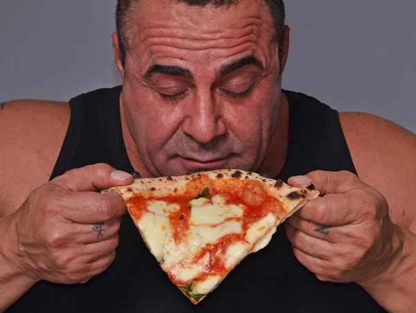 Geschnittene Phantom gebackene Pizza — Stockfoto