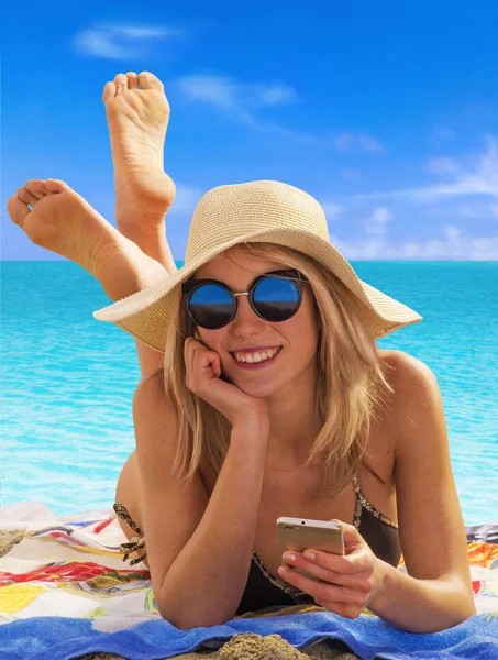 Blonde woman with hat — Stock Photo, Image