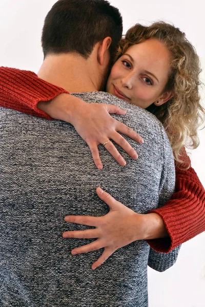 Paar in warmen Pullovern — Stockfoto
