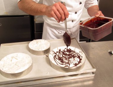 erkek pişirme çikolatalı kek