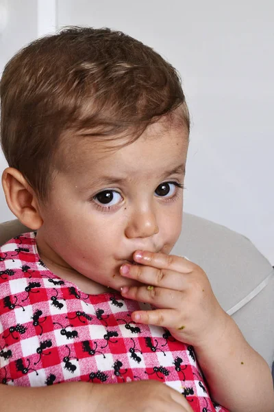 Lindo niño pequeño — Foto de Stock