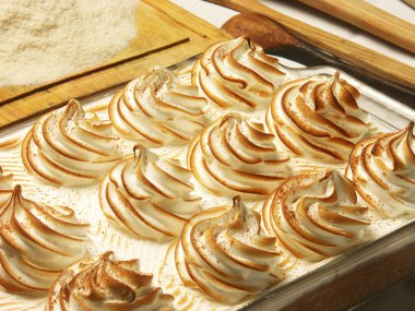 Taze süt-karamel kek 