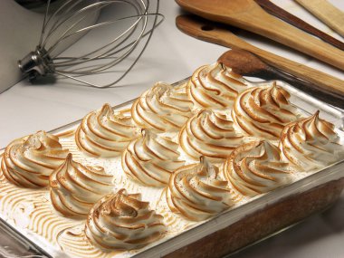 Taze süt-karamel kek 