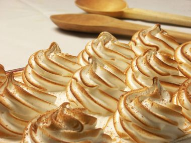 Taze süt-karamel kek 