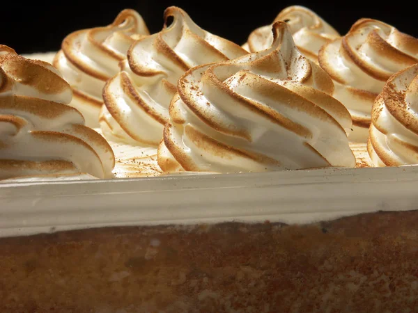 Taze süt-karamel kek 