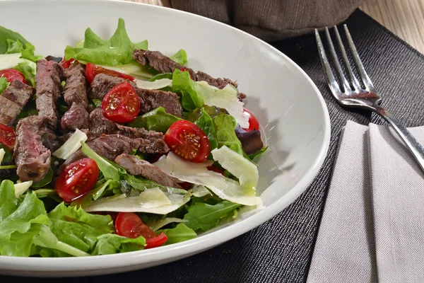 Beef steak salad dish — Stock Photo, Image