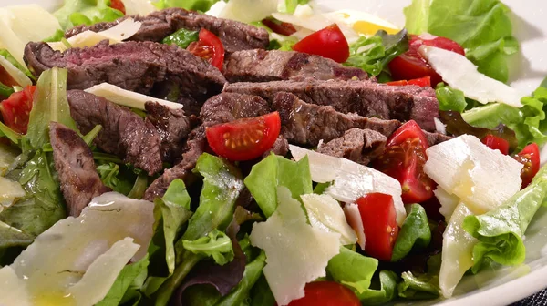 Beef steak salad dish — Stock Photo, Image